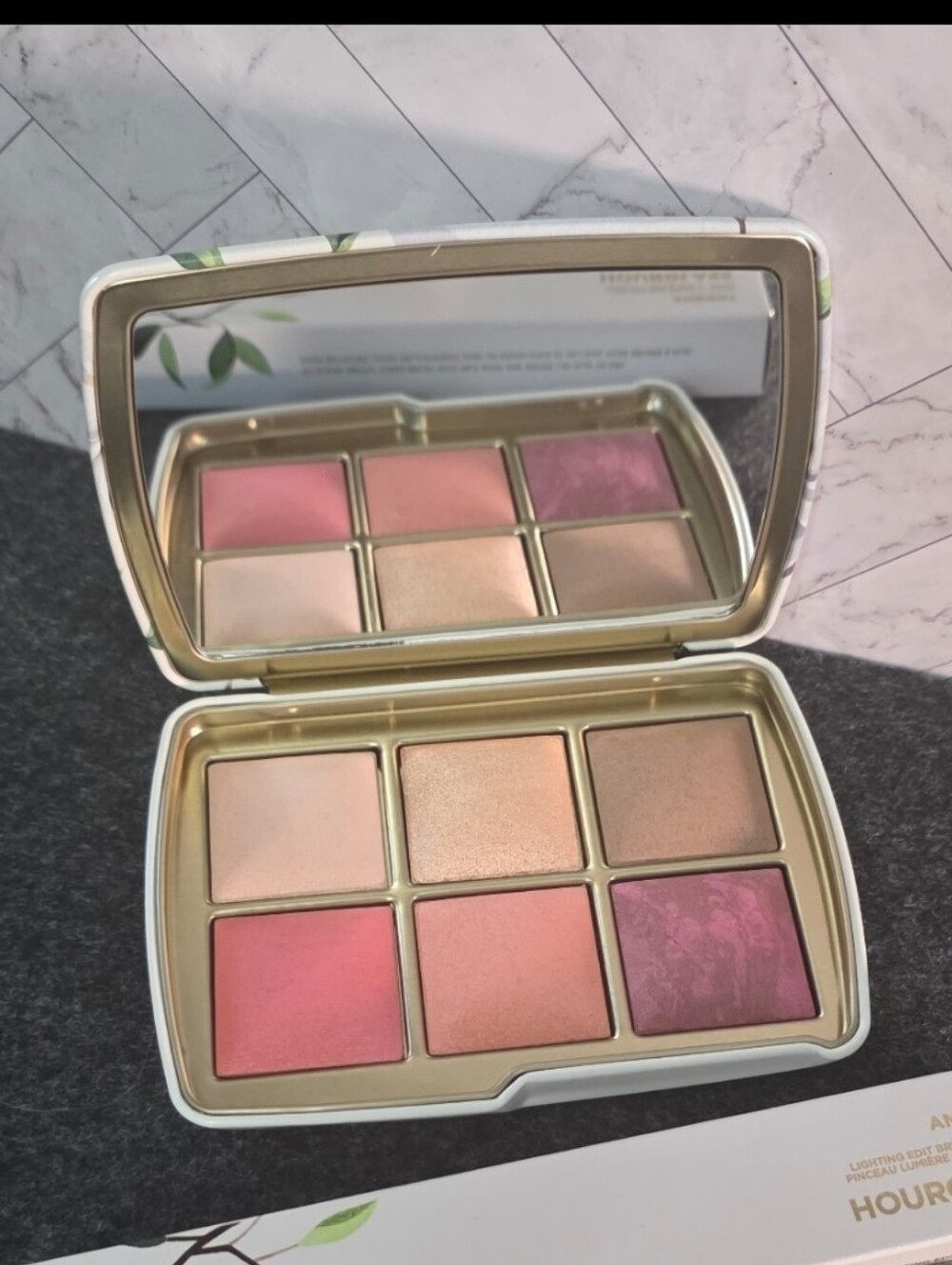 Hourglass Ambient Lighting blush, bronzer and highlighter palette